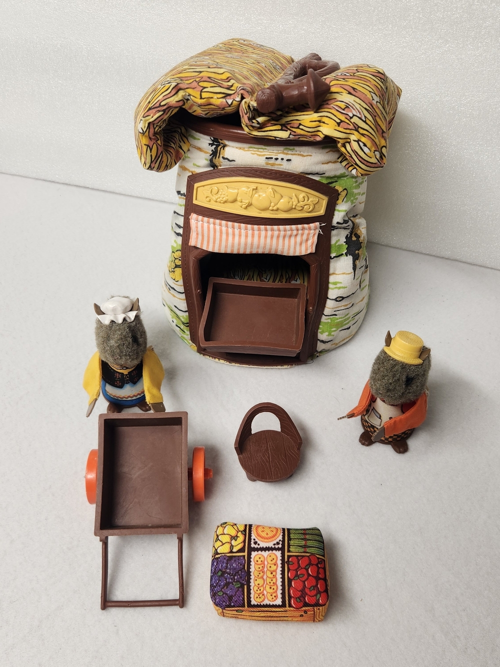 Vintage 1980 Fisher Price Woodsey Squirrel Store Playset Finger Puppet Lot 961